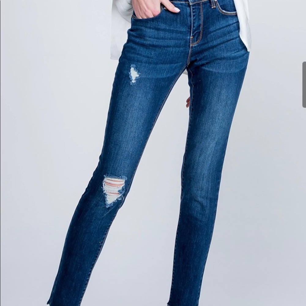 ☀️SALE DROP🌟 Mid Rise Skinny Jeans {MEDIUM WASH}